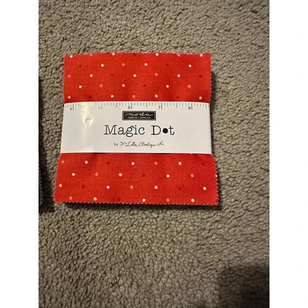Magic Dot Moda Charm Pack 42 100% Cotton 5